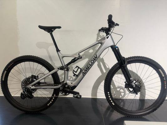 Amflow Custom 2026 usata — vista laterale