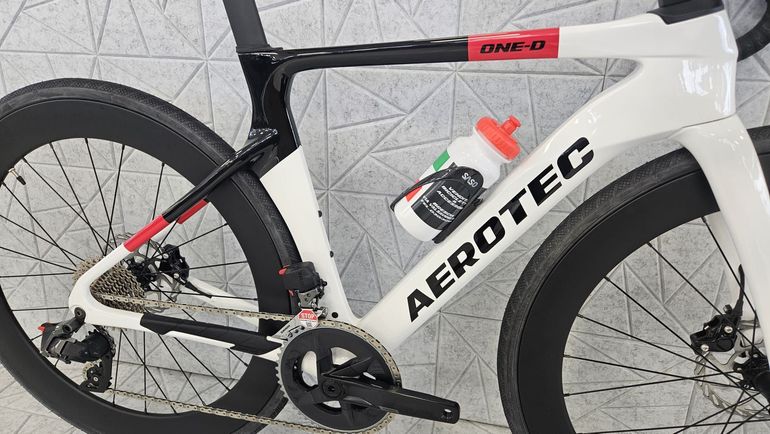Aerotec D-One — gruppo SRAM Rival eTap AXS, taglia 48 cm