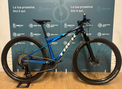 Trek Supercaliber 9.8 2023 usata — vista laterale