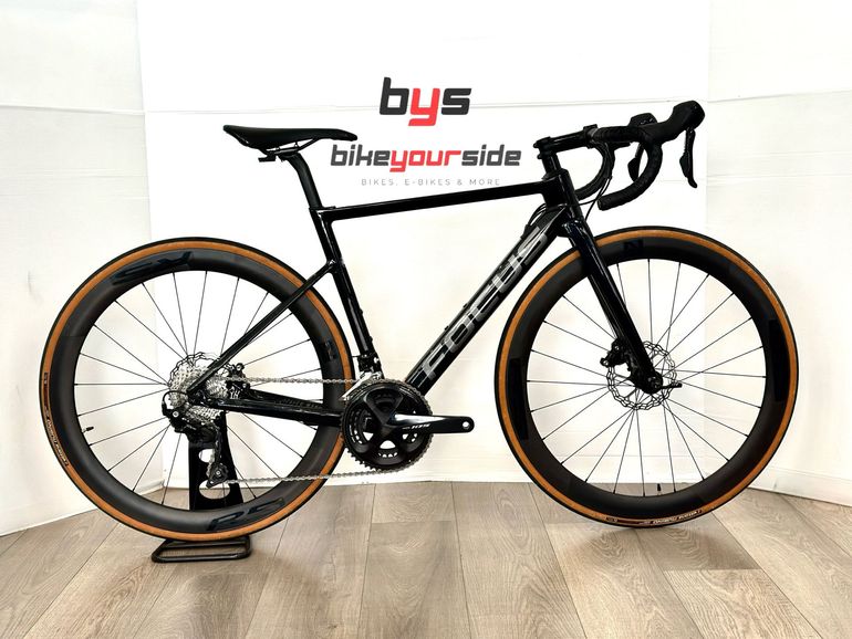 Focus Izalco Max 8.8 2022 usata — vista laterale