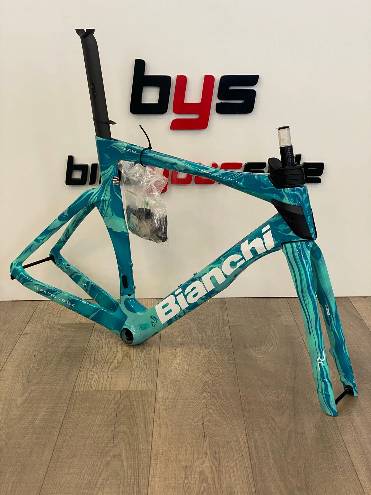 Bianchi Oltre Rc Founder Edition 2026 usata — vista laterale