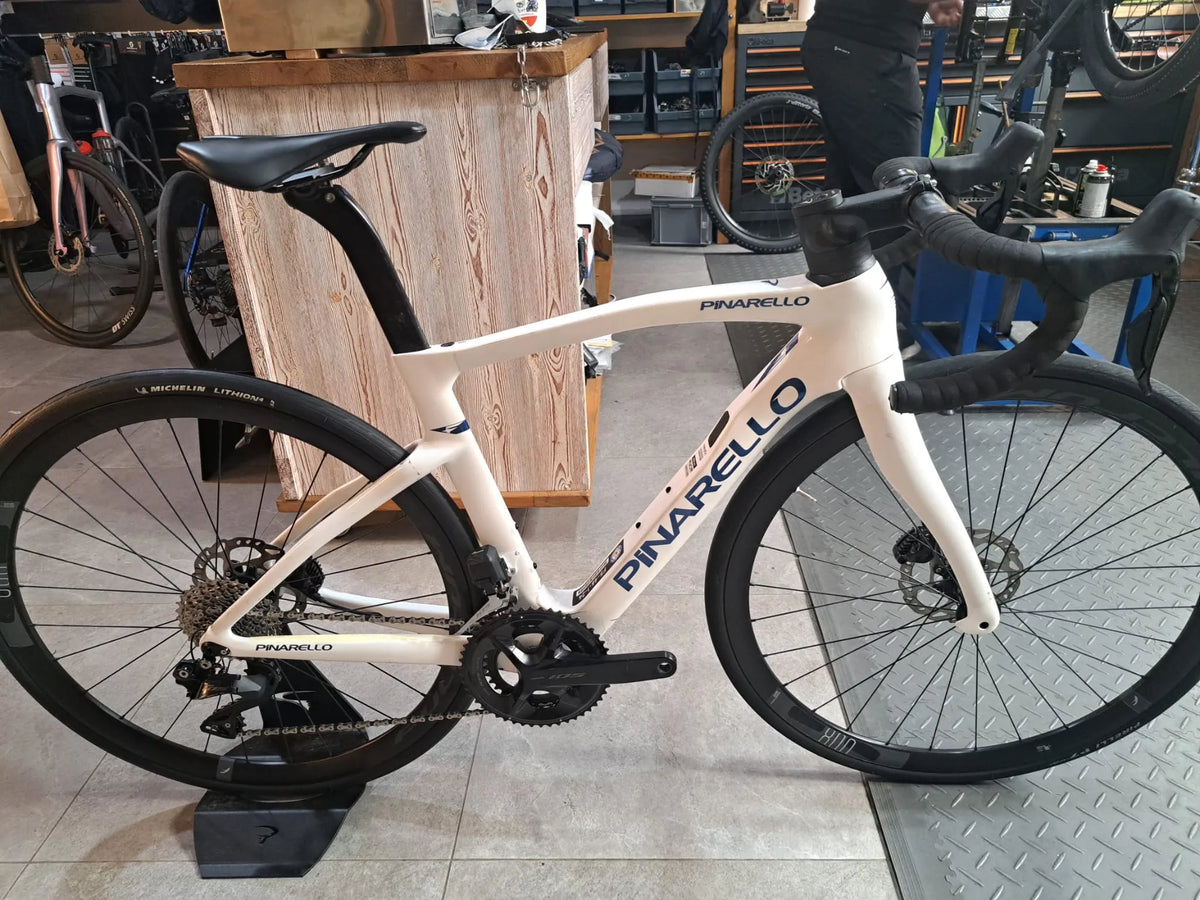 Pinarello F5 2024 usata — vista laterale