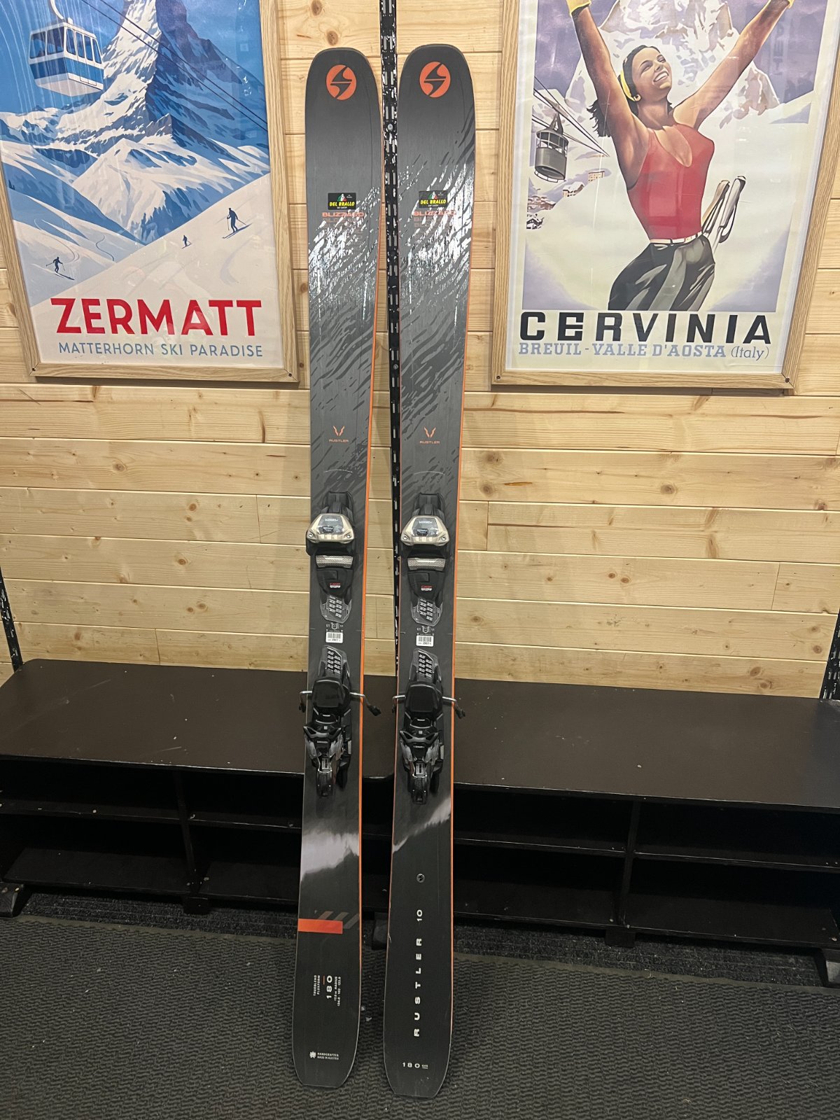 Blizzard Rustler 10 — raggio 17.5m, waist 102mm