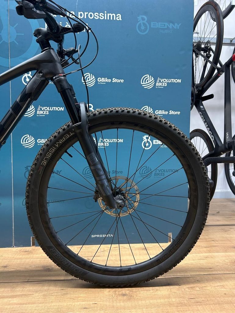 Trek Top Fuel 2023 usata — dettaglio