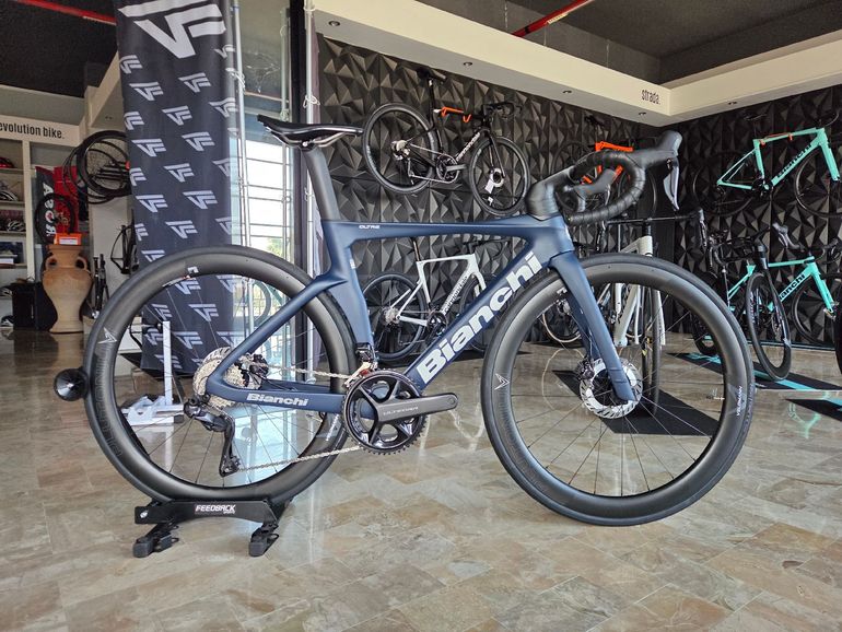Bianchi Oltre Comp 2025 usata — vista laterale