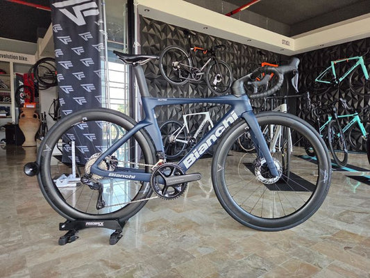 Bianchi Oltre Comp 2025 usata — vista laterale