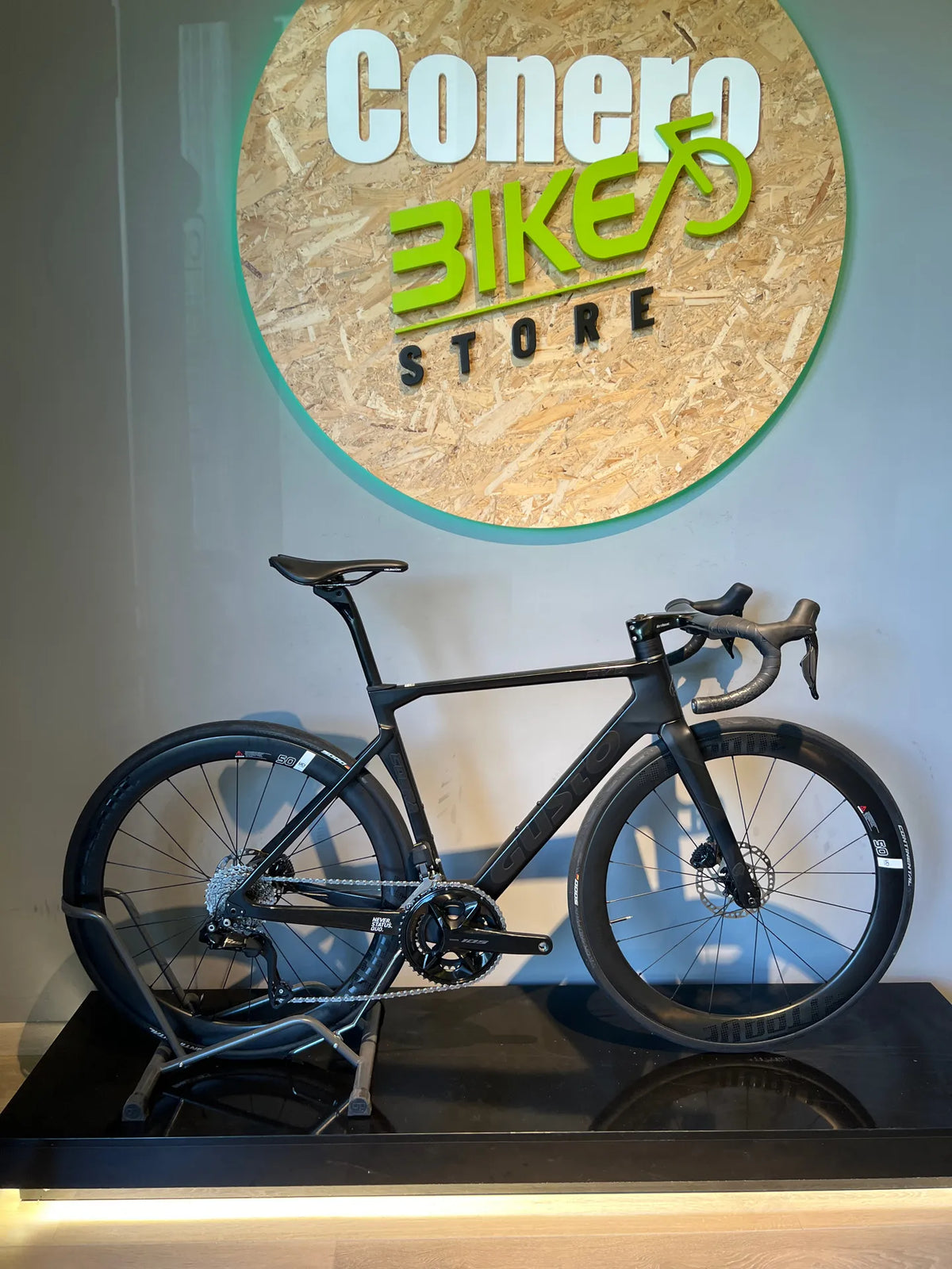 Gusto Custom 2025 usata — vista laterale