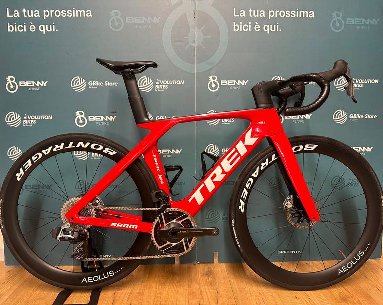 Trek Madone Slr 9 E1 Gen 7 2023 usata — vista laterale