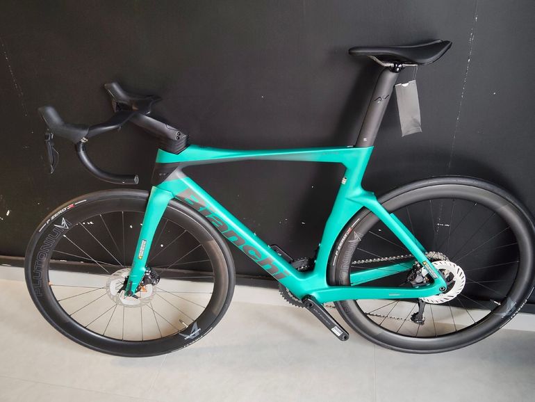 Bianchi Oltre Pro — gruppo Shimano Ultegra Di2, taglia 55