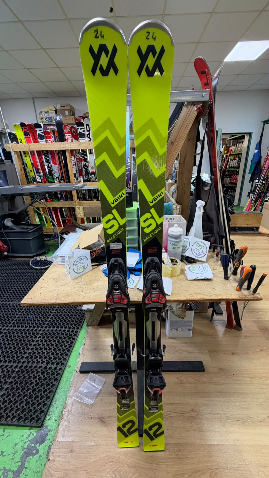 Volkl Racetiger SL — raggio 11.8m, waist 67mm