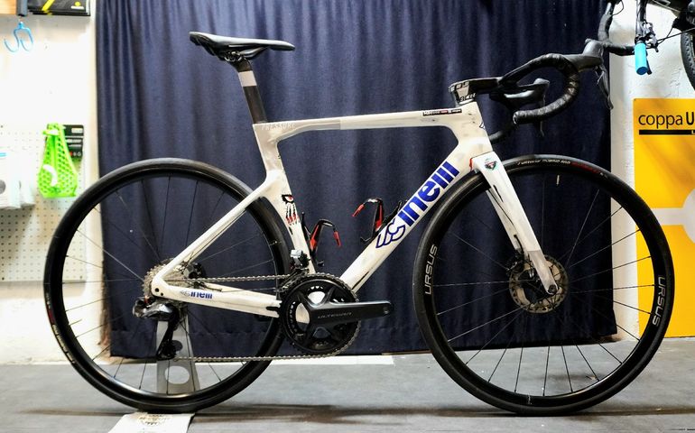 Cinelli Pressure Team Edition 2024 usata — vista laterale