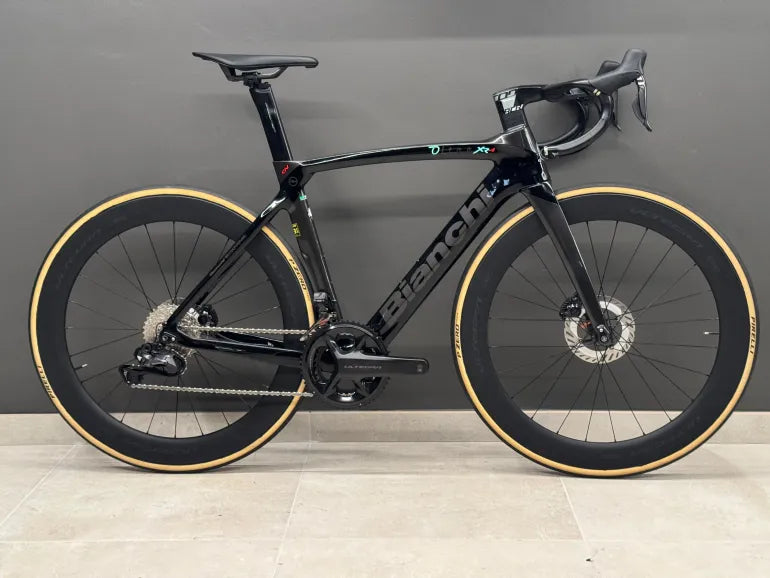 Bianchi Oltre Xr4 2023 usata — vista laterale