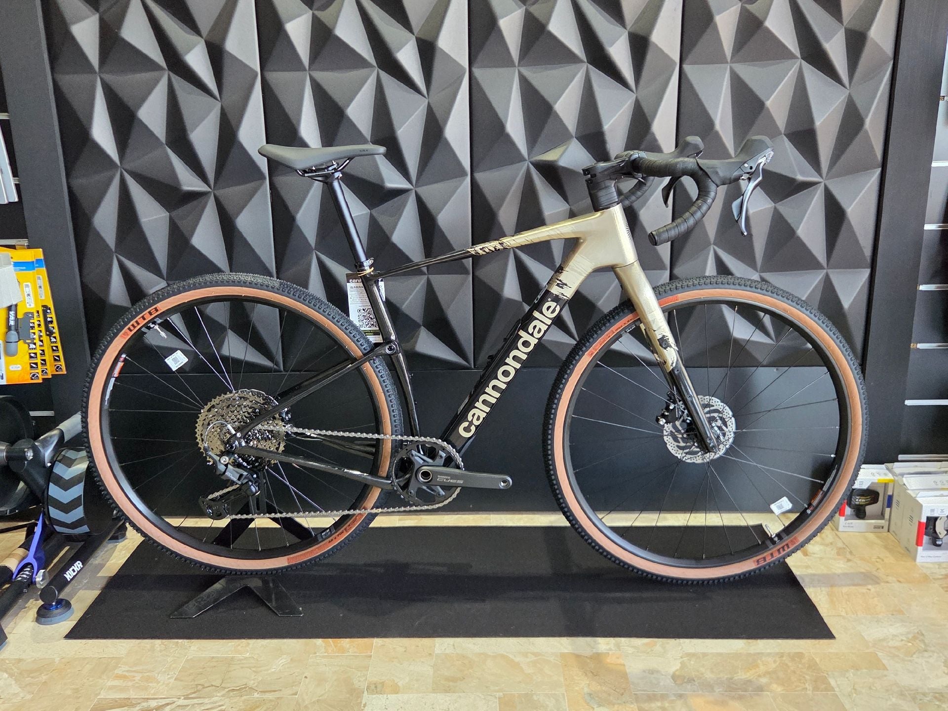 Cannondale Topstone Carbon 4 2026 usata — vista laterale