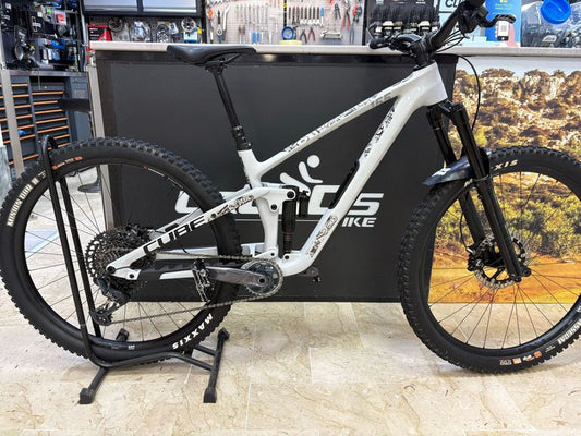 Cube Stereo 150 C:62, Race 29 2023 usata — vista laterale