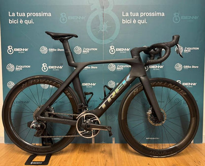 Trek Madone Slr 9 Gen 7 2024 usata — vista laterale