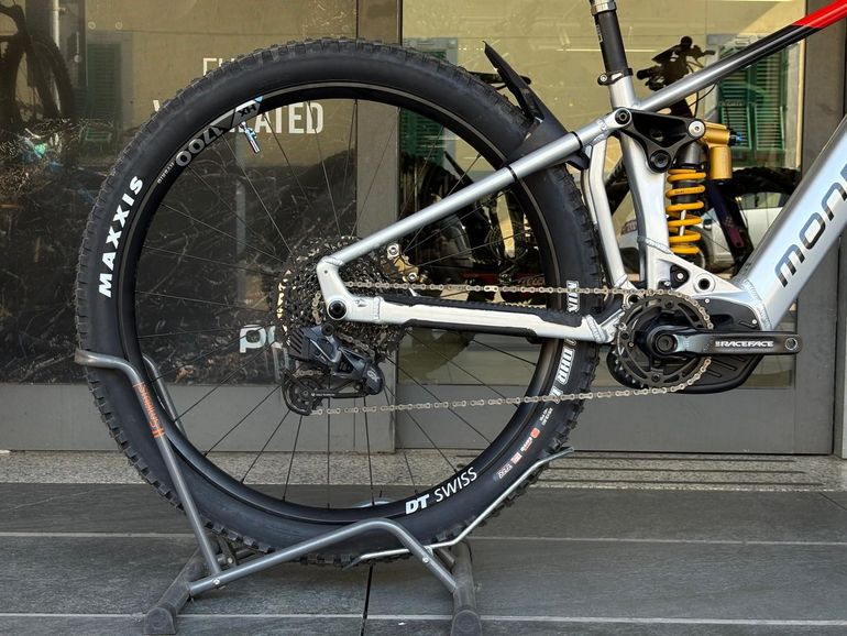 Mondraker Crafty 2023 usata — vista laterale