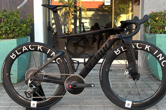 Factor One - Premium 2026 usata — vista laterale