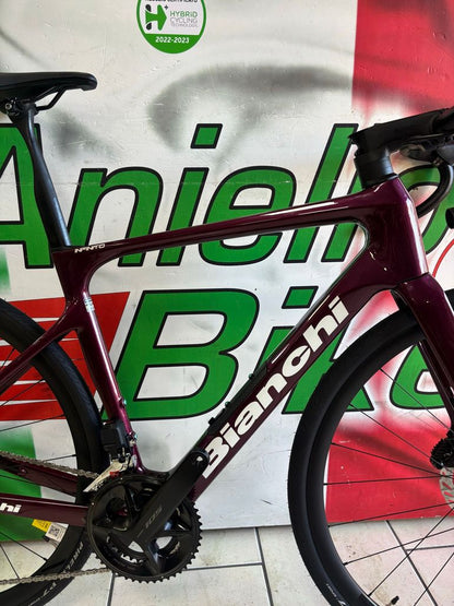 Bianchi Infinito — gruppo Shimano 105 Di2, taglia 53