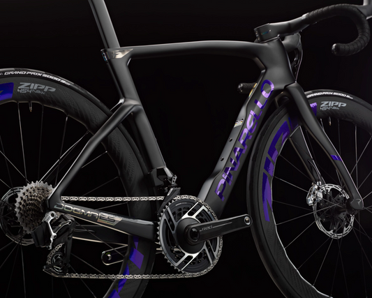 Pinarello Dogma F Edizione Speciale Tissot 2026 usata — vista laterale