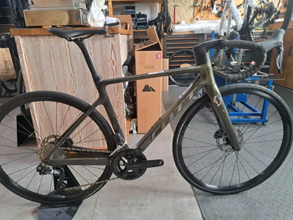 Scott Addict Rc 40 2024 usata — vista laterale