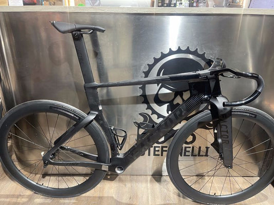 Factor One 2026 usata — vista laterale