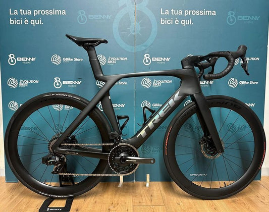 Trek Madone Slr 7 Gen 7 2024 usata — vista laterale