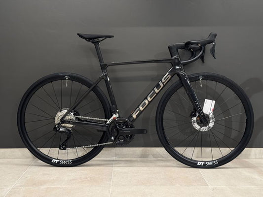 Focus Izalco Max 8.8 2026 usata — vista laterale