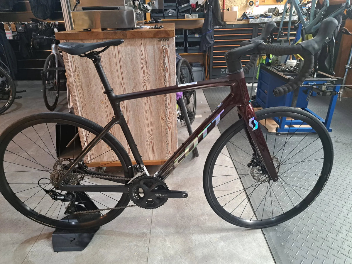 Scott Addict 30 2024 — Bici usata