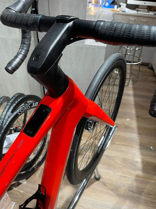 BMC Roadmachine 01 Amp Two 2024 usata — vista laterale
