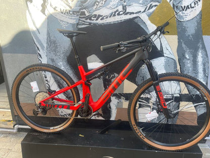 BMC Fourstroke Amp Lt Two 2023 usata — vista laterale