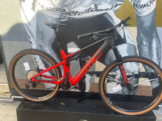 BMC Fourstroke Amp Lt Two 2023 usata — vista laterale