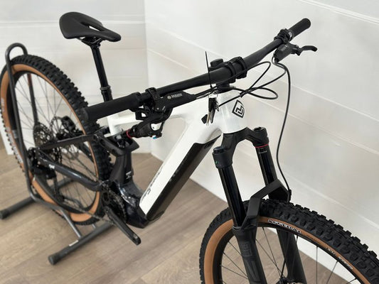 Megamo Custom 2027 usata — vista laterale
