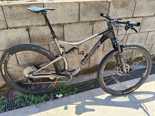 Orbea Oiz M30 2022 usata — vista laterale