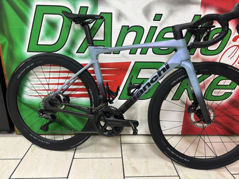 Bianchi Specialissima Pro 2025 usata — vista laterale