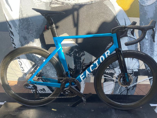 Factor One 2023 usata — vista laterale