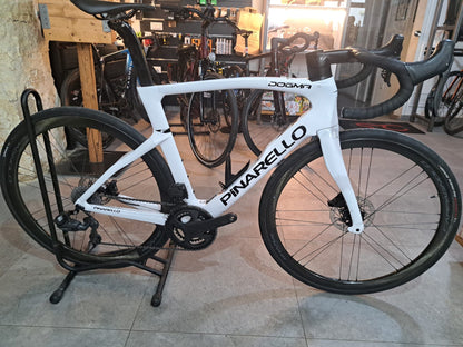 Pinarello Dogma F Wrl 2024 usata — vista laterale