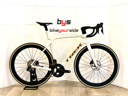 Trek Madone Slr 9 Gen 8 2025 usata — vista laterale