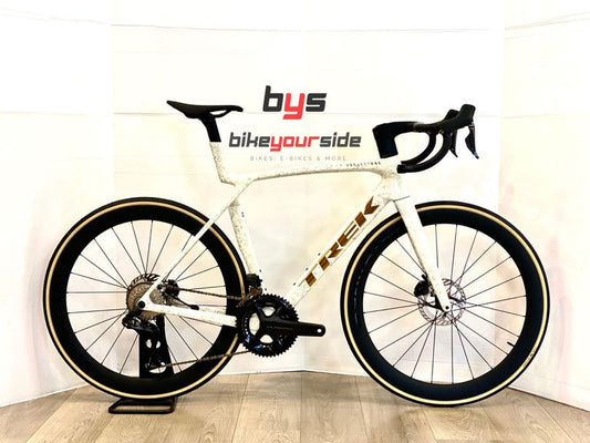 Trek Madone Slr 9 Gen 8 2025 usata — vista laterale