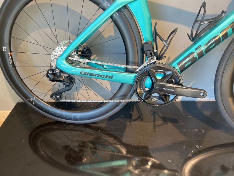 Bianchi Oltre Comp — gruppo Shimano 105 Di2, taglia 53