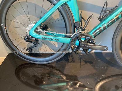 Bianchi Oltre Comp — gruppo Shimano 105 Di2, taglia 53