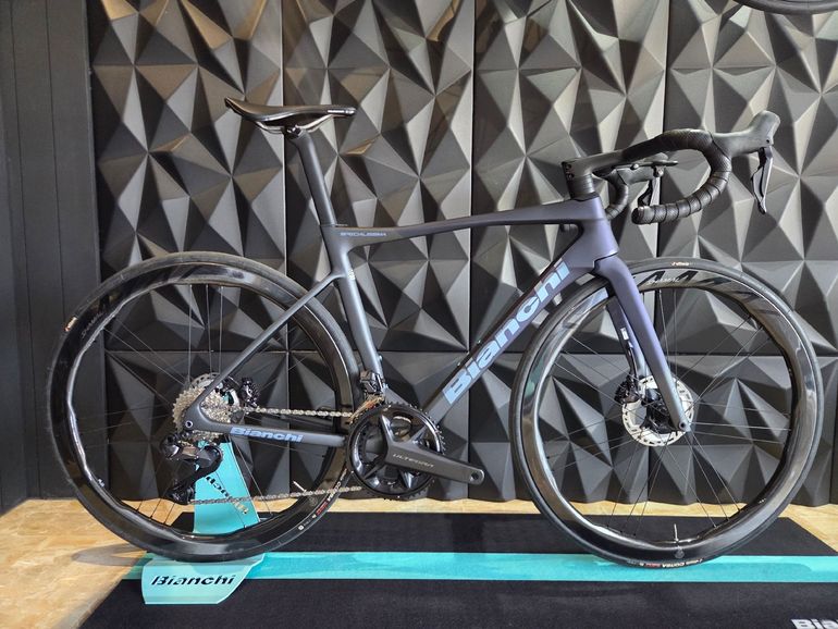 Bianchi Specialissima Comp 2025 usata — vista laterale
