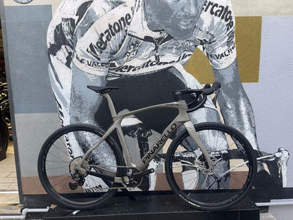 Pinarello Grevil F5 2025 usata — vista laterale