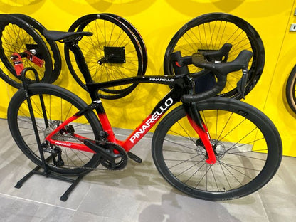 Pinarello F7 2024 usata — vista laterale