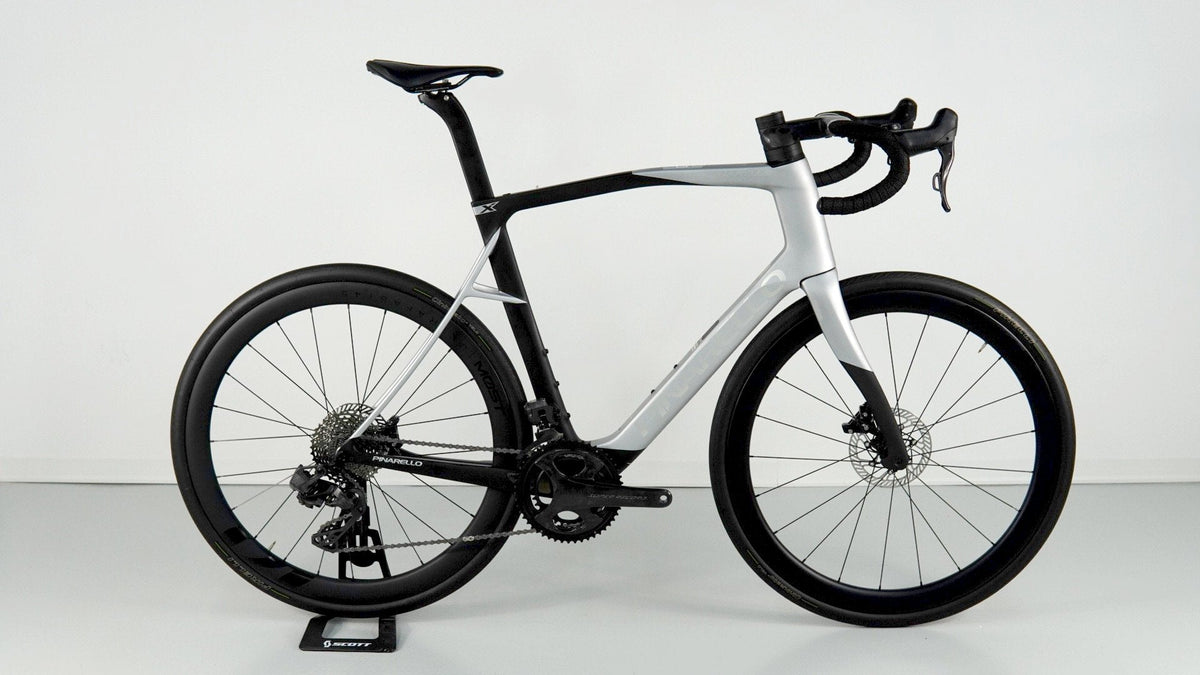 Pinarello X9 Tg 2026 usata — vista laterale