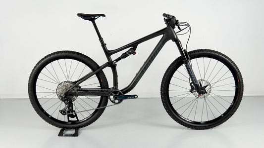 Specialized Epic Evo 2022 usata — vista laterale