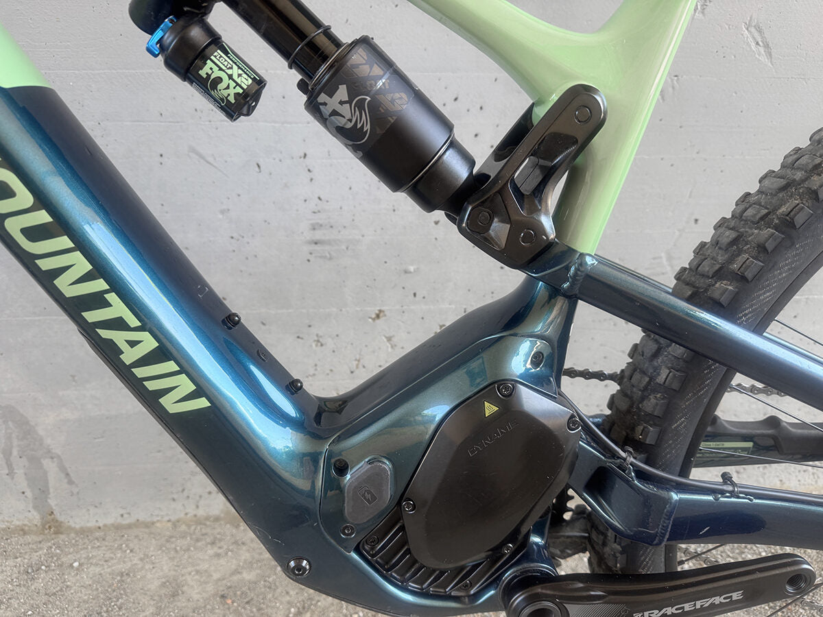 Rocky Mountain Altitude Powerplay Carbon 2024 usata — dettaglio