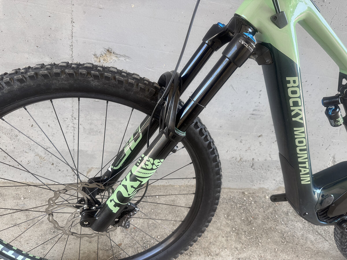 Rocky Mountain Altitude Powerplay Carbon 2024 usata — dettaglio