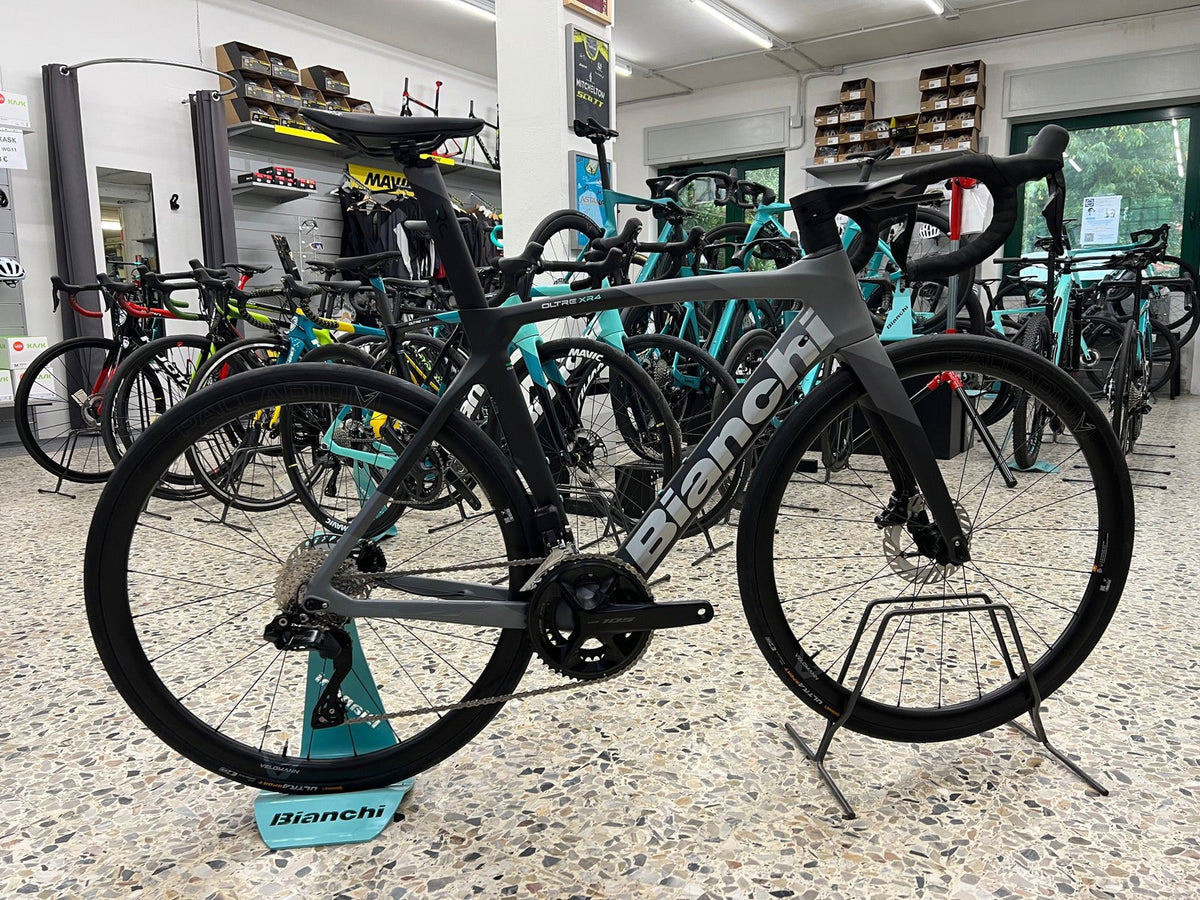 Bianchi Oltre Xr4 2024 usata — vista laterale
