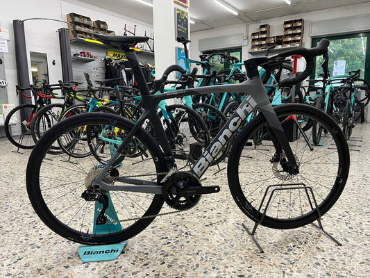 Bianchi Oltre Xr4 2025 usata — vista laterale