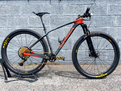 Orbea Alma 2023 usata — vista laterale